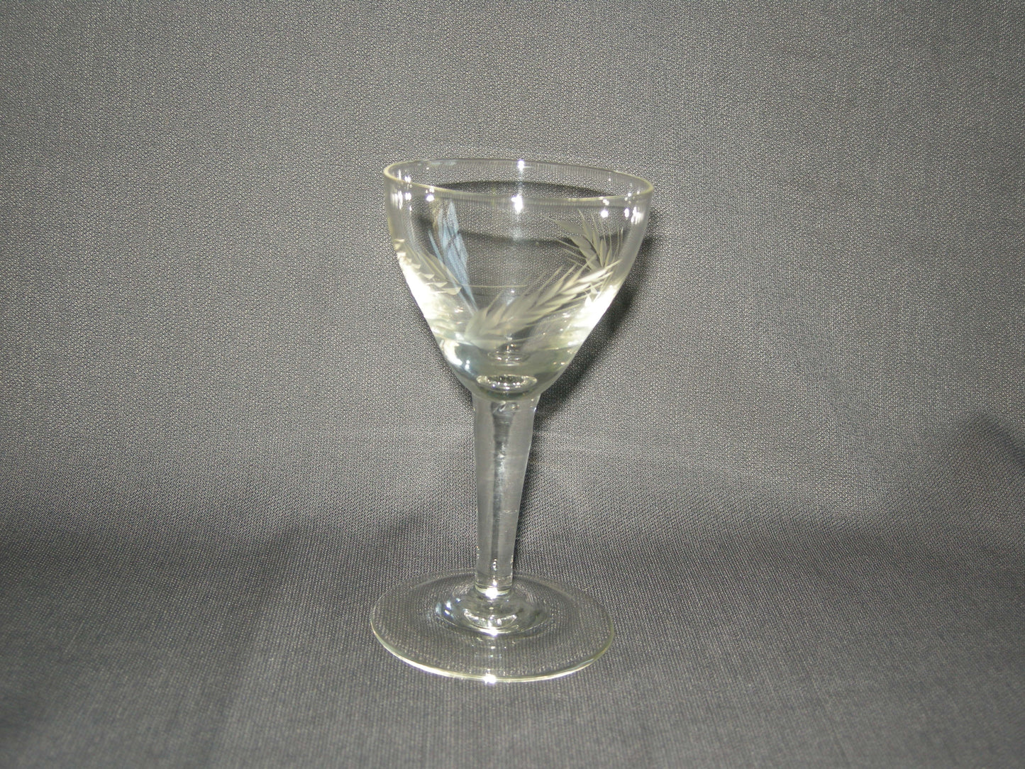 gebruikt glas / kristal glazen 012 b. 5 glaasjes O6,5 cm.