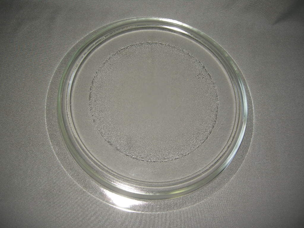 Gebruikt glas - kristal presenteerschalen 013. grote schaal met platte buitenrand
