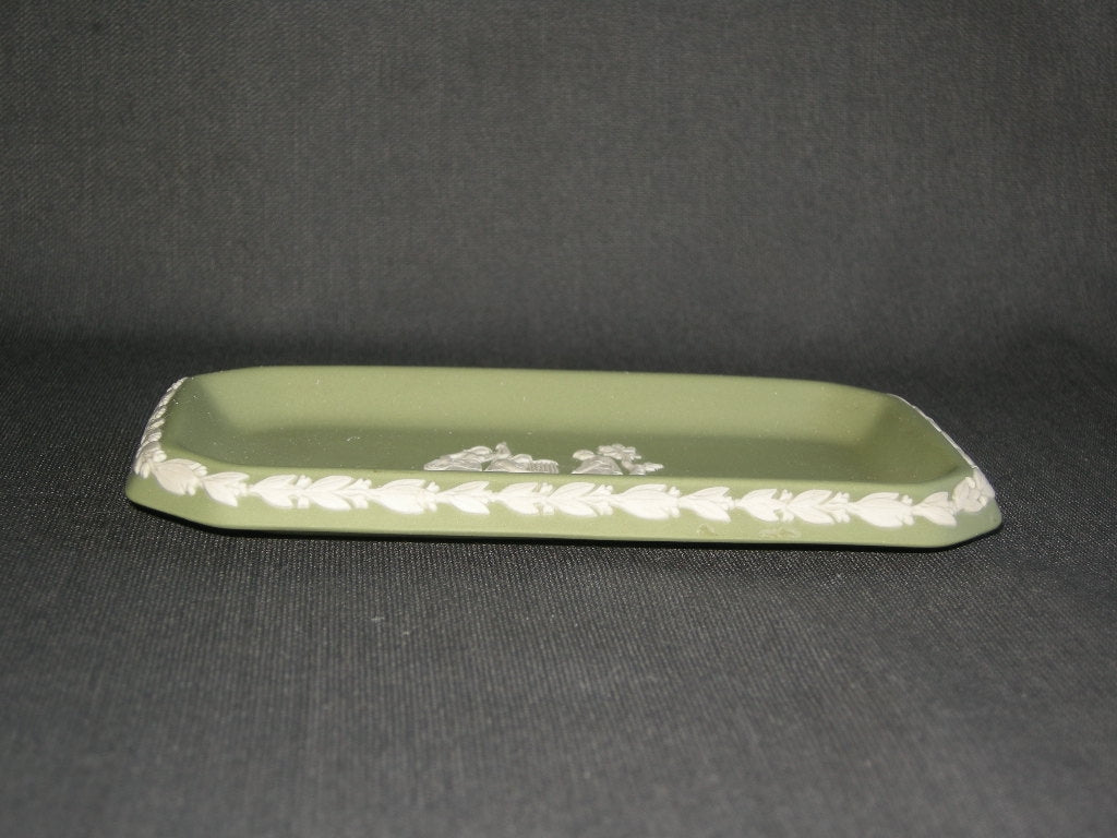 Wedgwood Jasperware groen 013. schaaltje rechthoekig