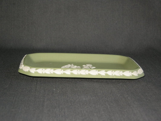 Wedgwood Jasperware groen 013. schaaltje rechthoekig