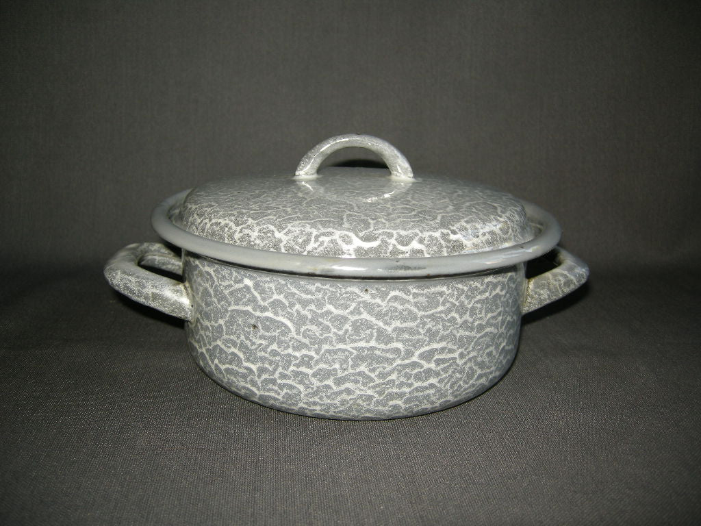emaille grijs gewolkt 013. pan O17,5 cm.