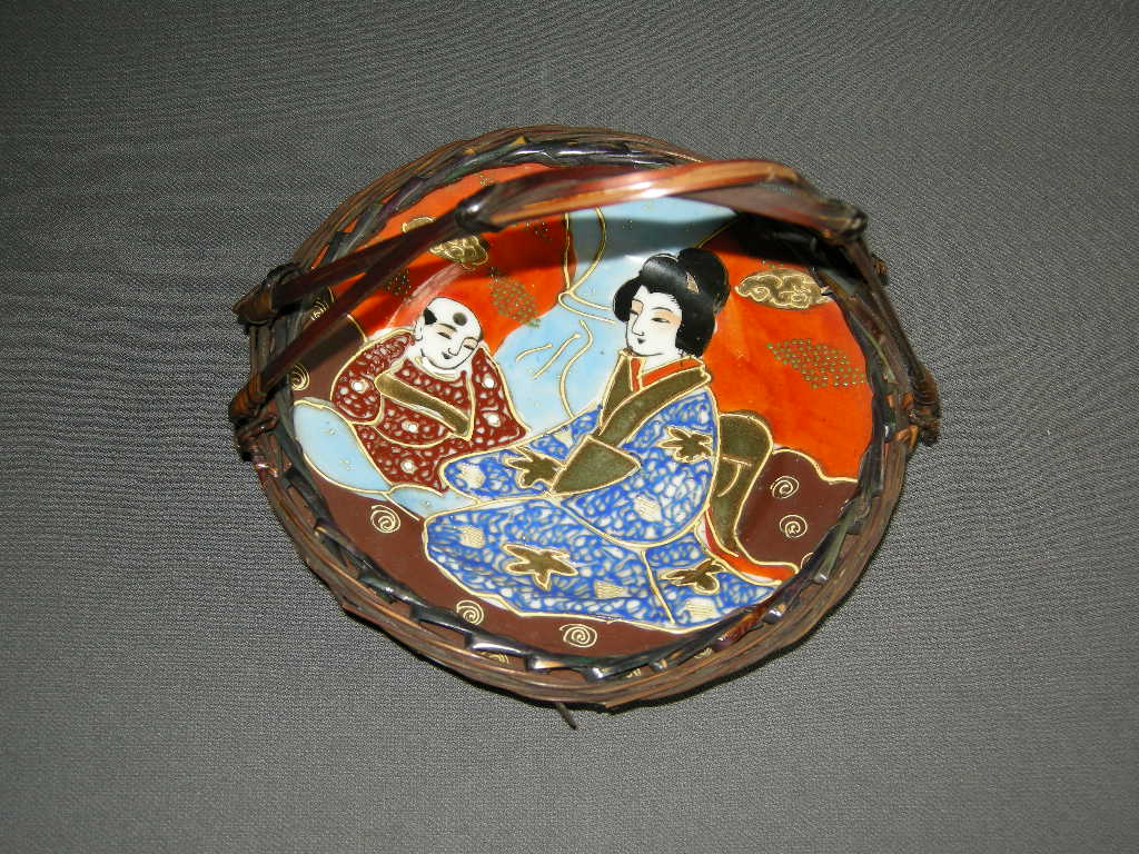 diverse Japans 013. Satsuma bord in pitriet houder