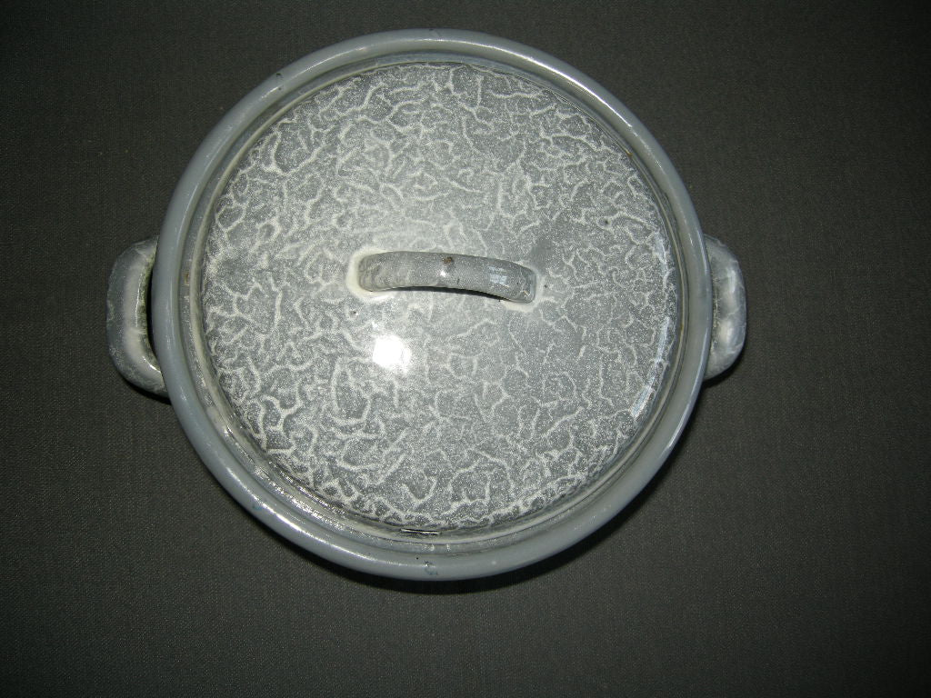 emaille grijs gewolkt 013. pan O17,5 cm.