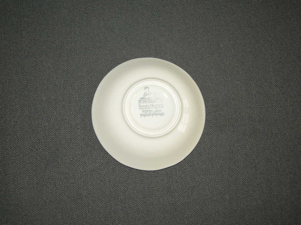 Petrus Regout diverse 013. schaaltje O8 cm.
