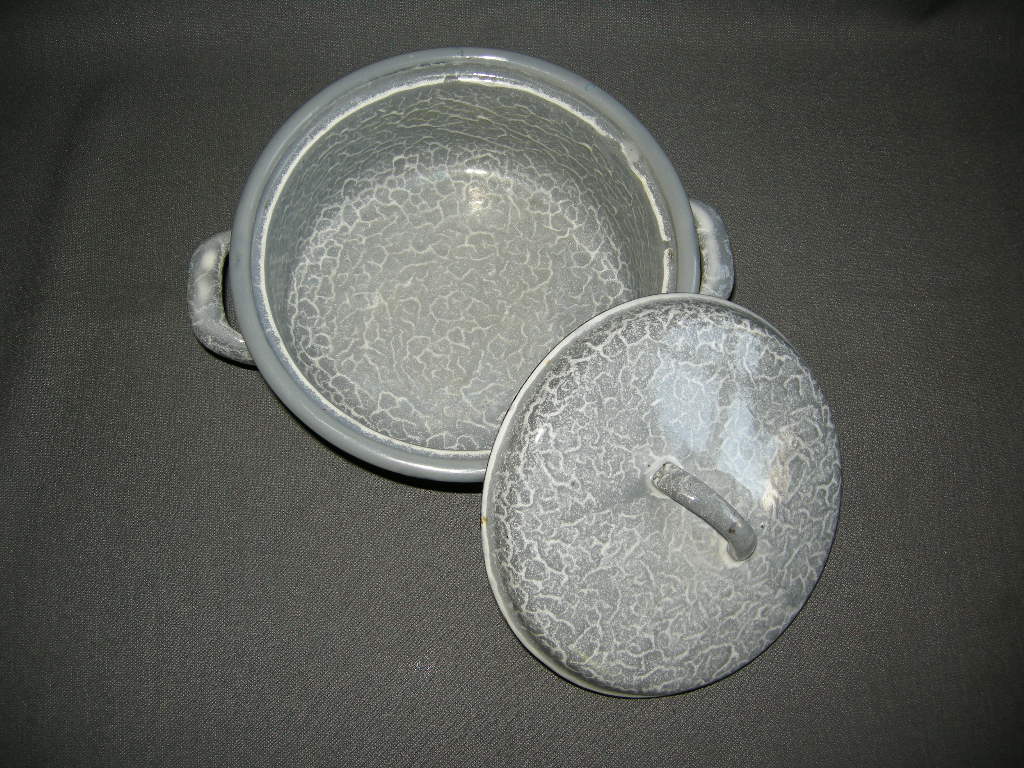emaille grijs gewolkt 013. pan O17,5 cm.