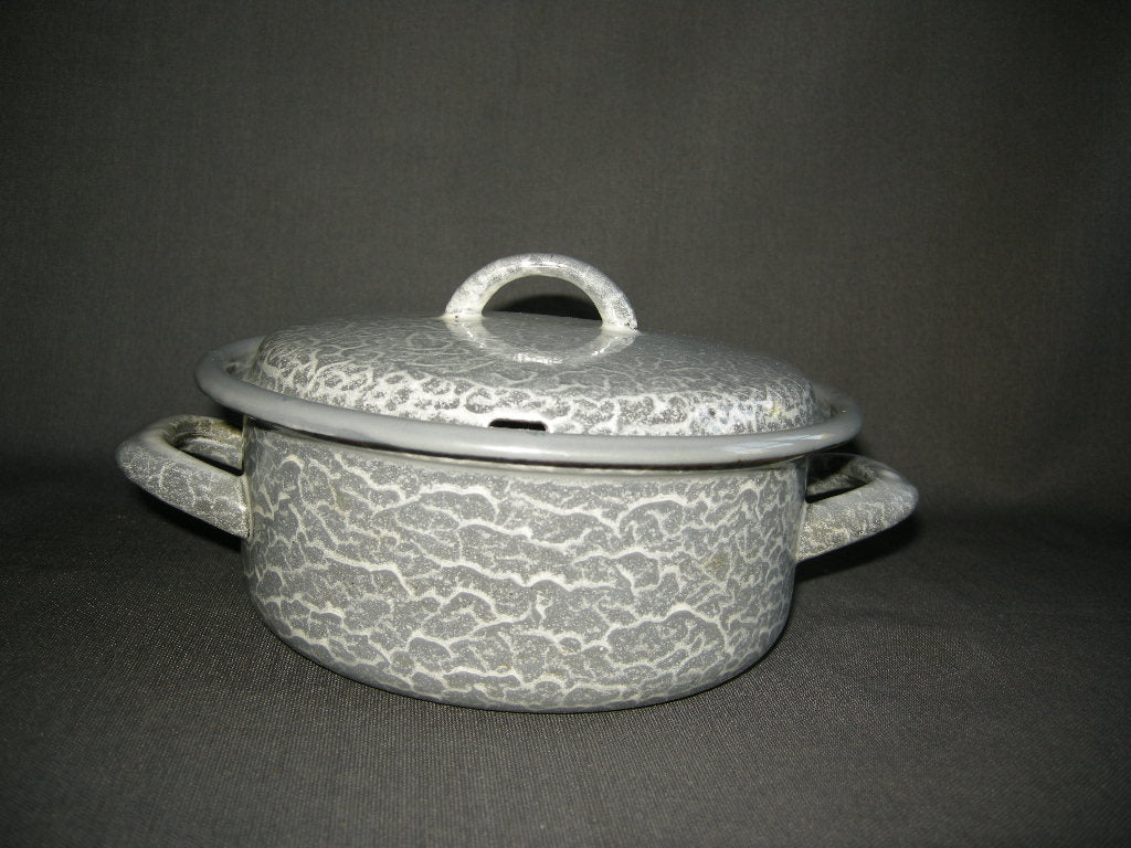 emaille grijs gewolkt 013. pan O17,5 cm.
