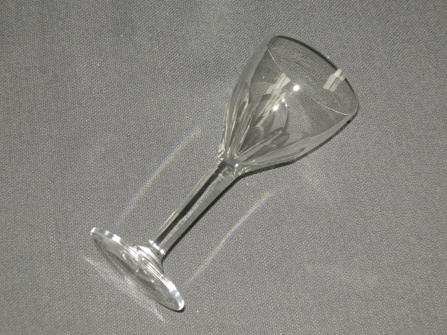 gebruikt glas / kristal glazen 013 c. 3 borrelglaasjes, hoogte 11,7 cm.