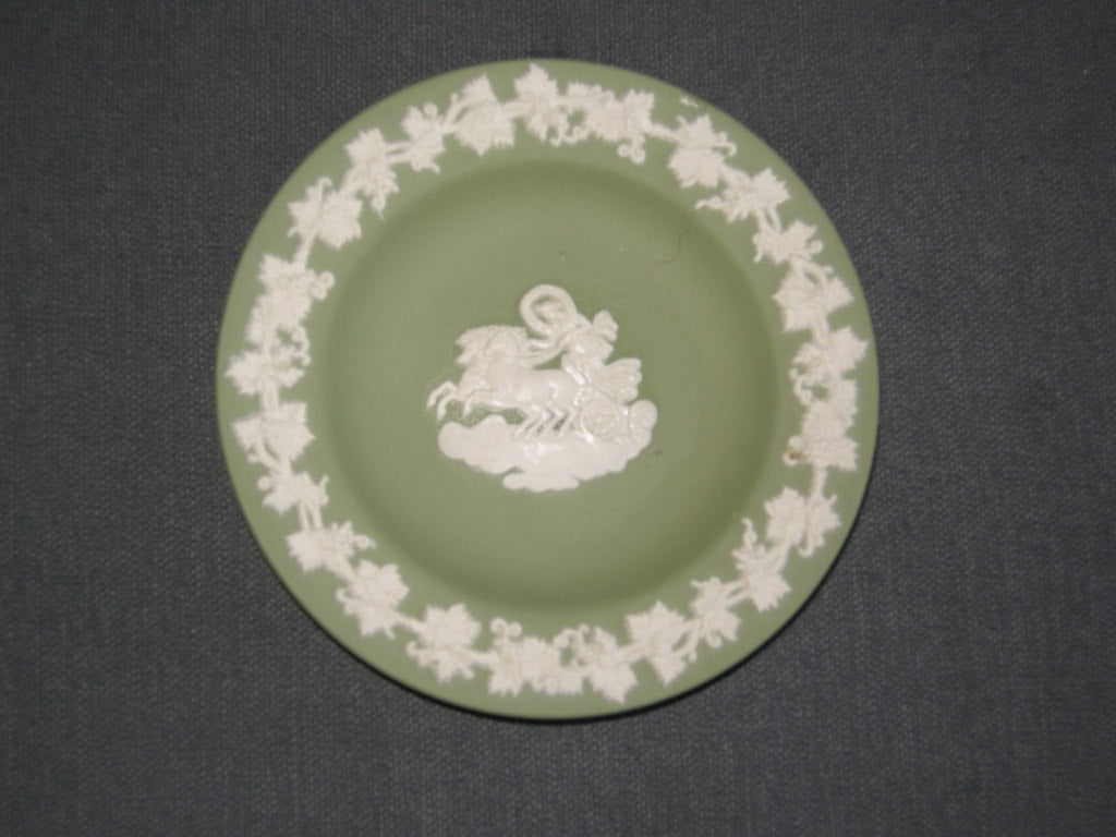 Wedgwood Jasperware groen 014. bordje
