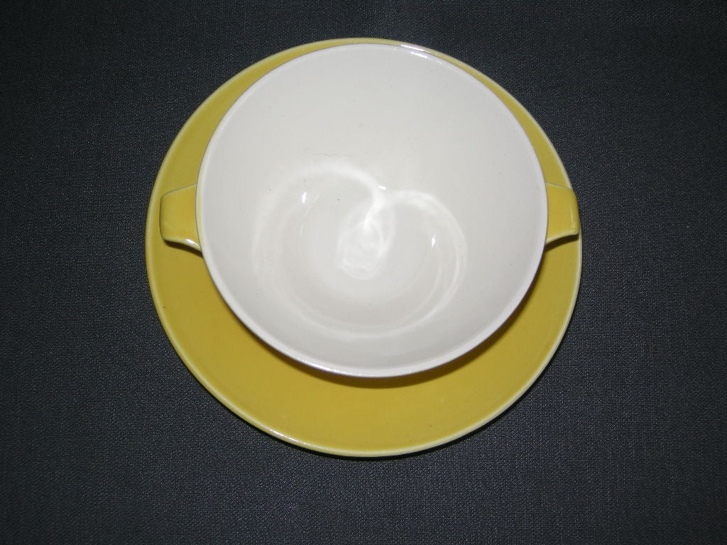 Villeroy & Boch fel geel 014. 2 soepkoppen + 1 schotel