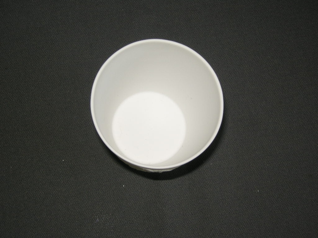 diverse serviesdelen 001. mat witte beker / vaasje met uil