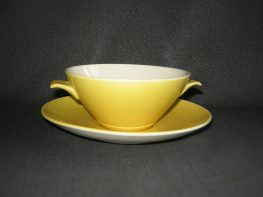 Villeroy & Boch fel geel 014. 2 soepkoppen + 1 schotel