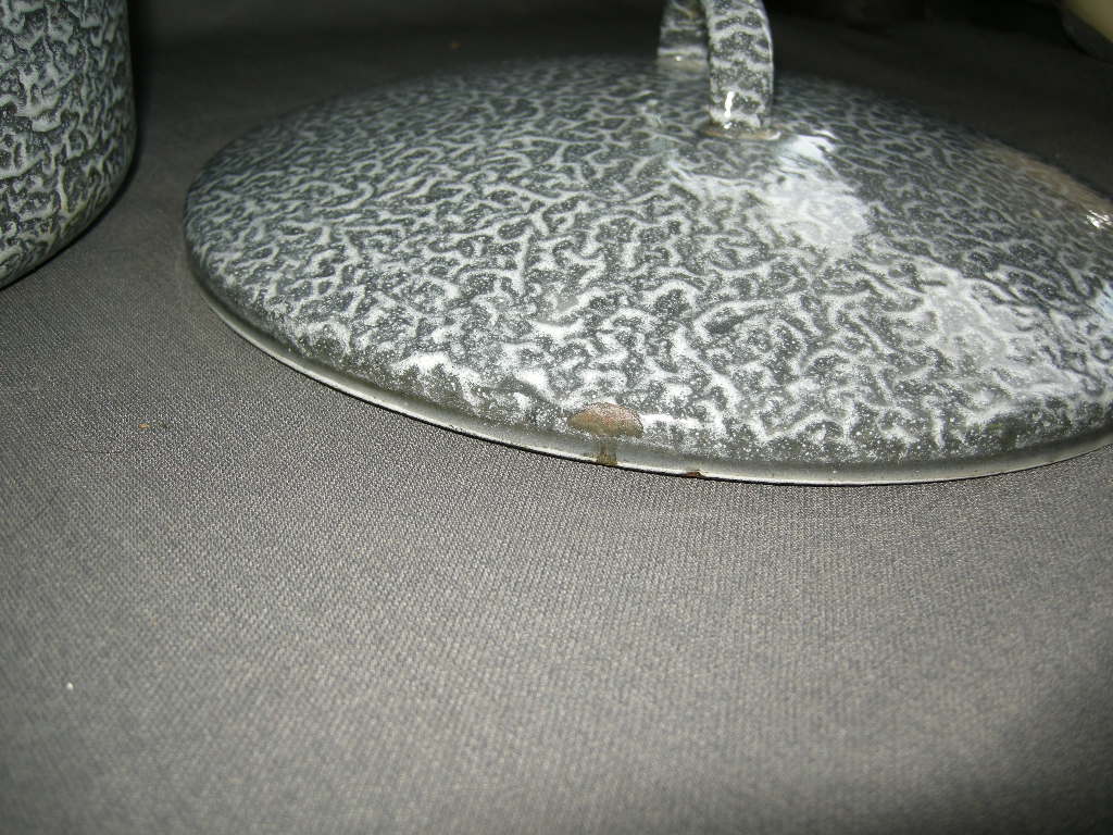 emaille grijs gewolkt 015. pan O30 cm.