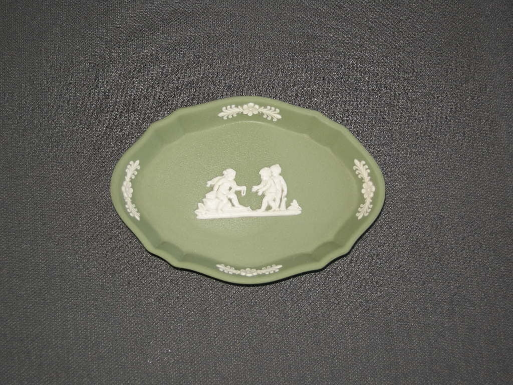 Wedgwood Jasperware groen 015. schaaltje ovaal 11,5 cm.