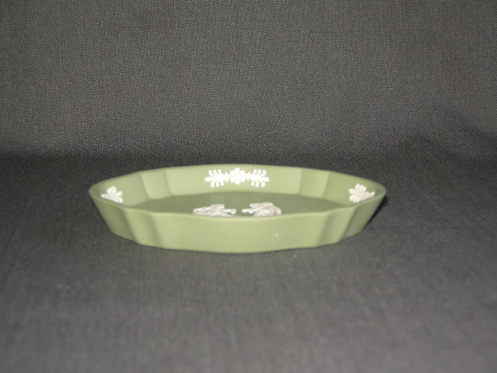 Wedgwood Jasperware groen 015. schaaltje ovaal 11,5 cm.