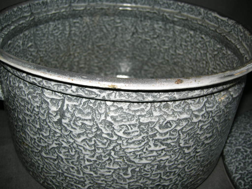 emaille grijs gewolkt 015. pan O30 cm.