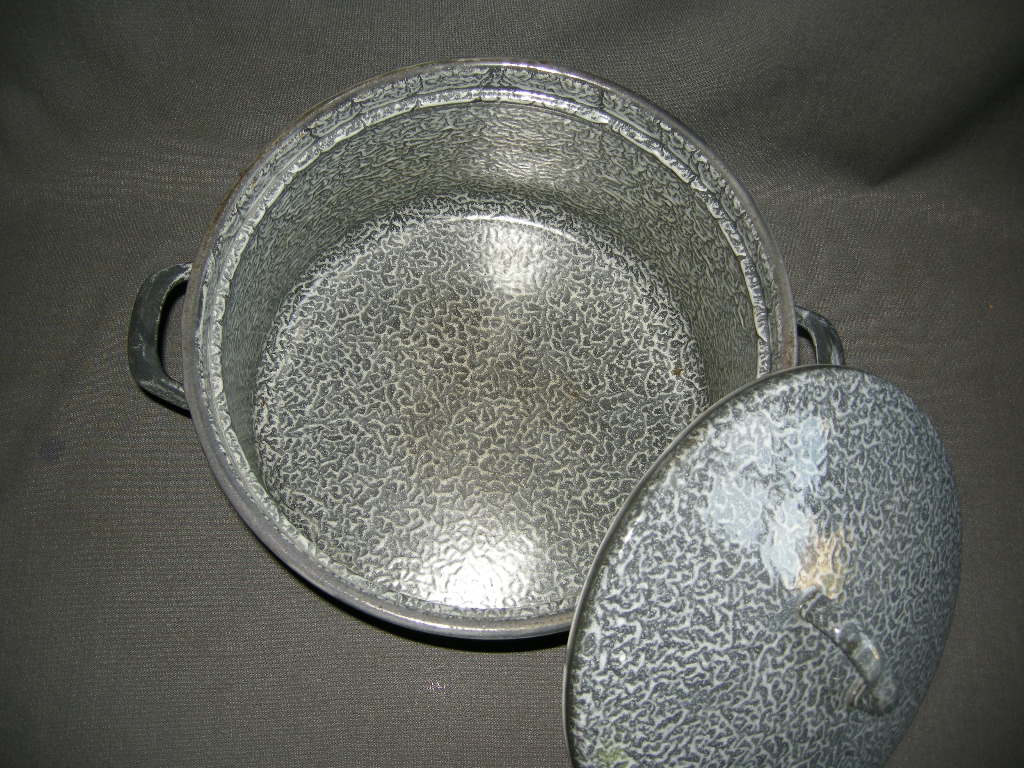 emaille grijs gewolkt 015. pan O30 cm.
