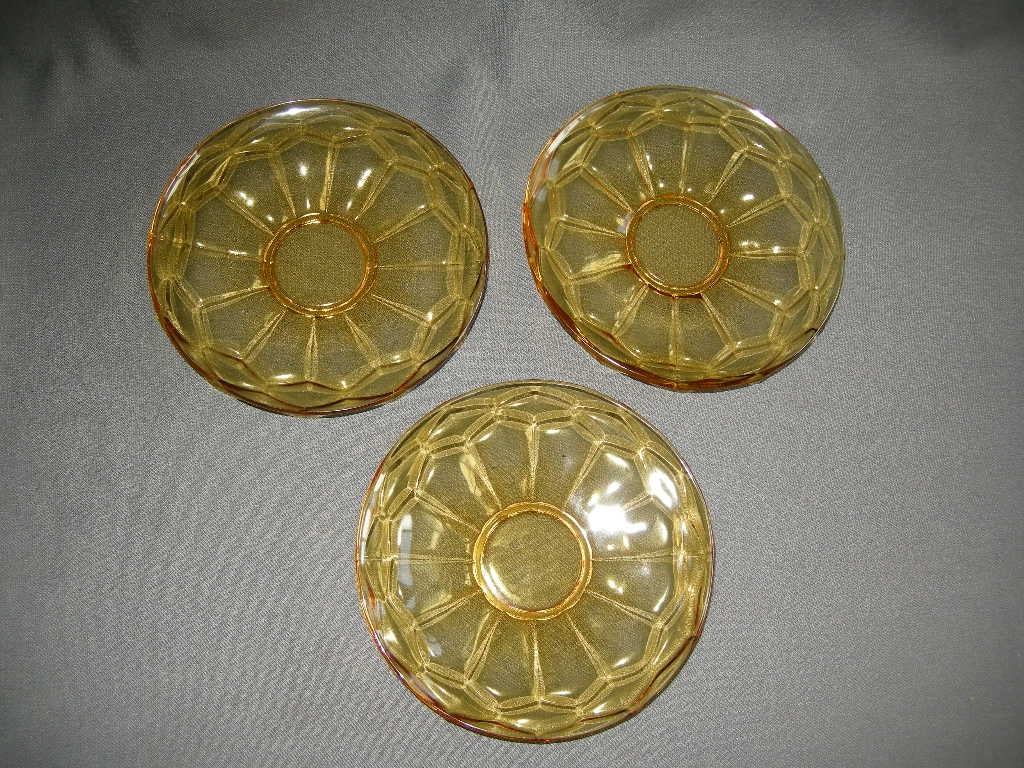 glas - kristal geel 016. gebaksbordjes
