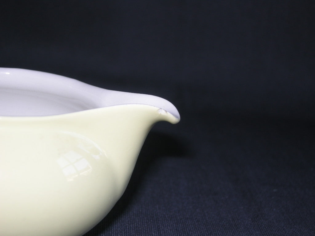 Petrus Regout / Royal Sphinx pastel geel 017. melkkannetje