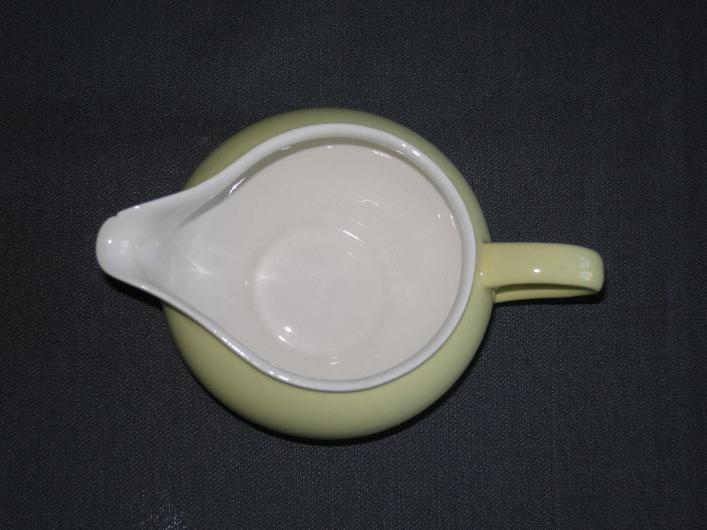 Petrus Regout / Royal Sphinx pastel geel 017. melkkannetje
