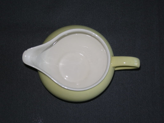 Petrus Regout / Royal Sphinx pastel geel 017. melkkannetje