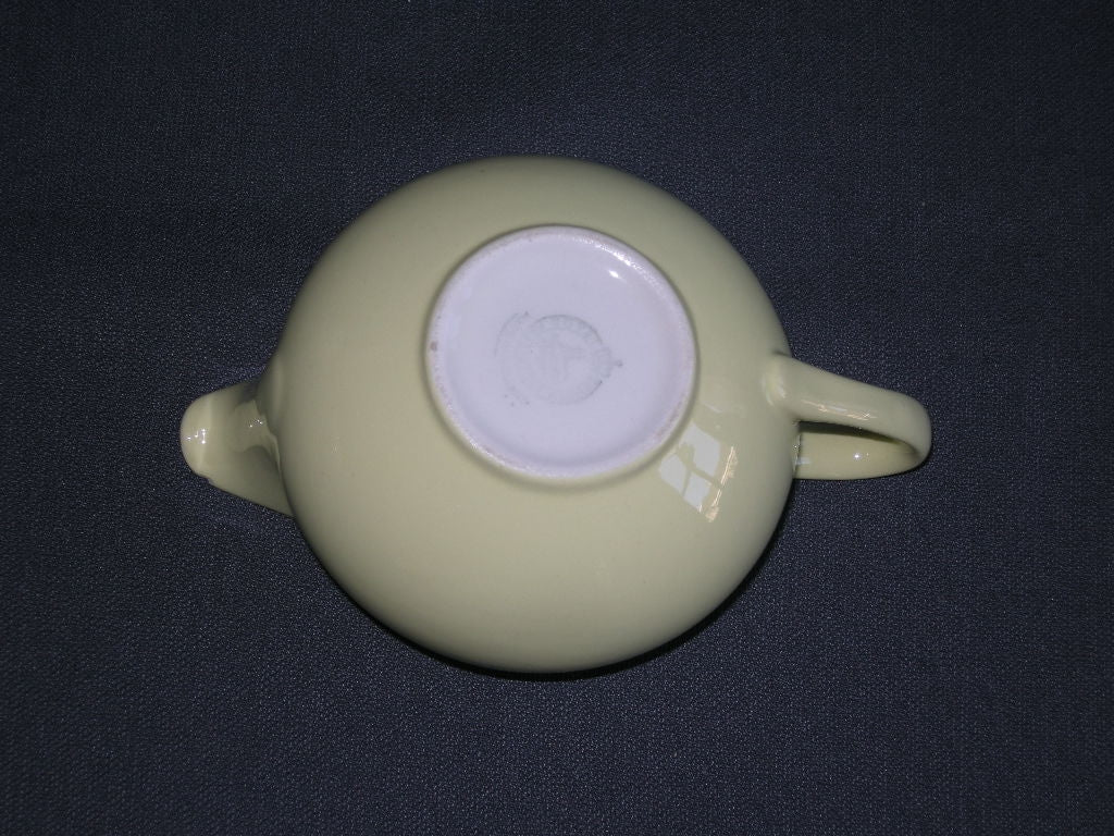 Petrus Regout / Royal Sphinx pastel geel 017. melkkannetje