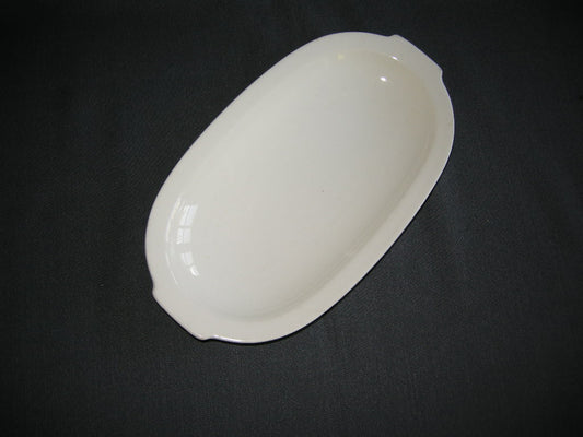 Petrus Regout roomwit 017. vleesschaaltje 25,5 x 14,5 x 3 cm.