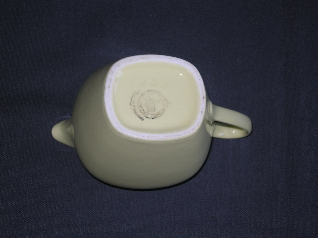 Petrus Regout / Royal Sphinx pastel geel 018. melkkannetje