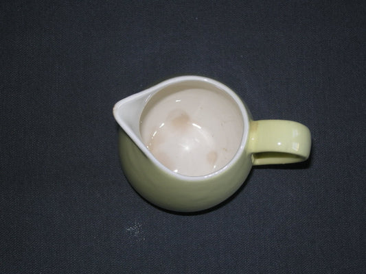 Petrus Regout / Royal Sphinx pastel geel 019. melkkannetje