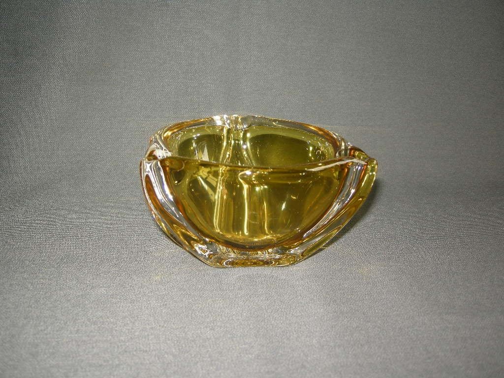 glas - kristal geel 019. asbak 3-hoek