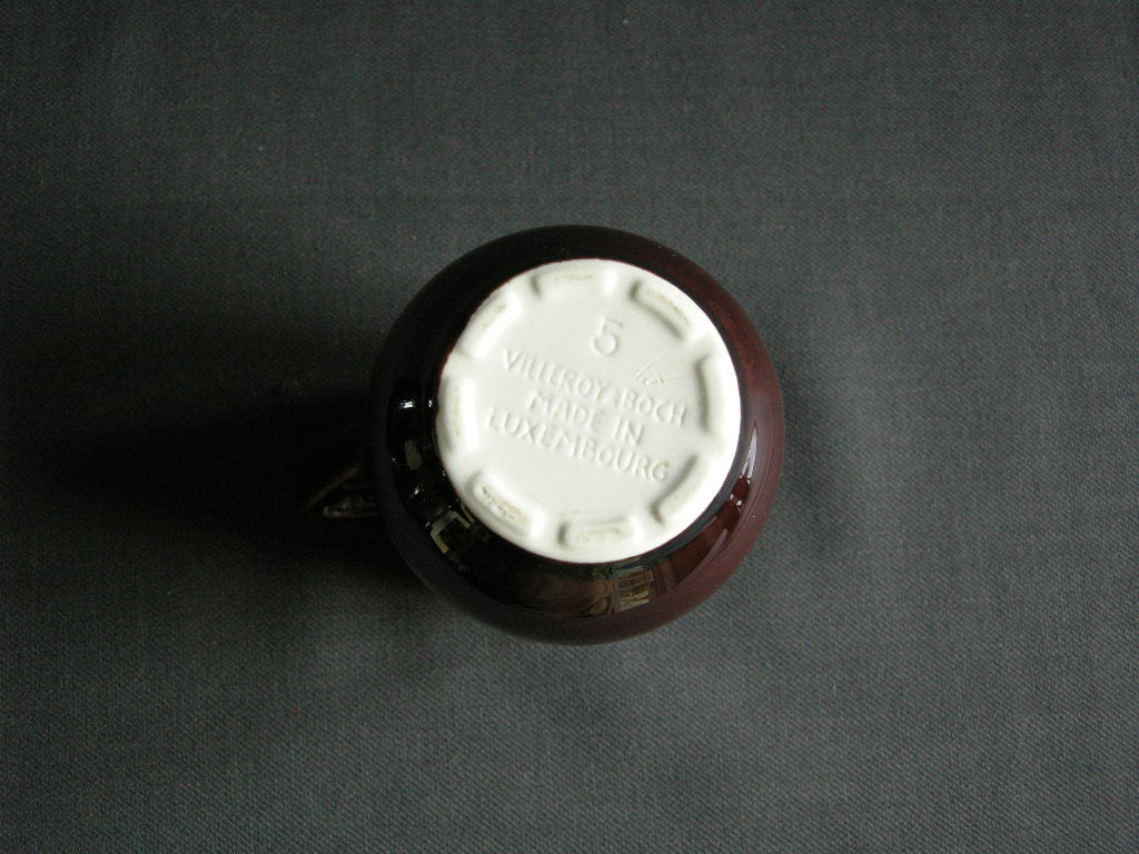 Villeroy & Boch bruin 020. schenkkannetje nr. 5