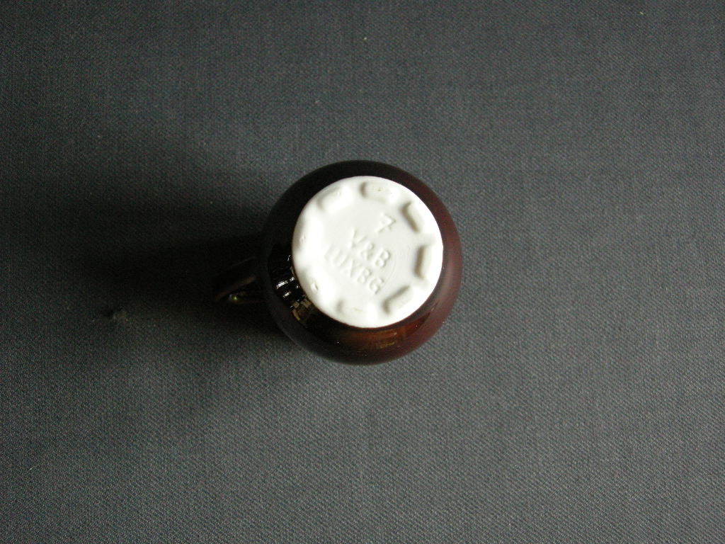Villeroy & Boch bruin 022. schenkkannetje nr. 7