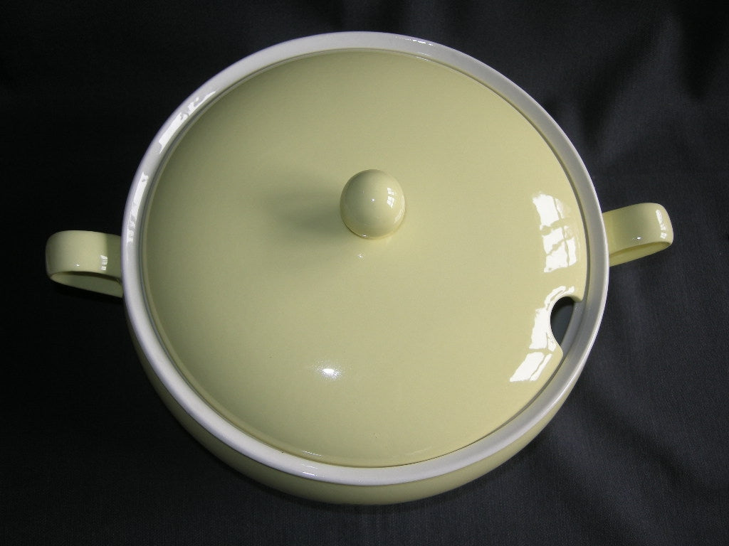 Petrus Regout / Royal Sphinx pastel geel 020. soepterrine Désiree