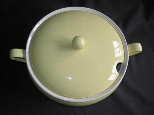 Petrus Regout / Royal Sphinx pastel geel 020. soepterrine Désiree