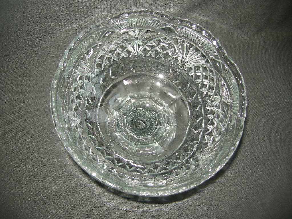 glas - kristal presenteerschalen 020. zware (fruit)schaal op voet