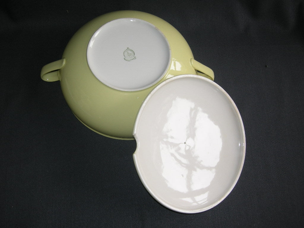 Petrus Regout / Royal Sphinx pastel geel 022. dekschaal Désiree met kleurloze craquelé deksel