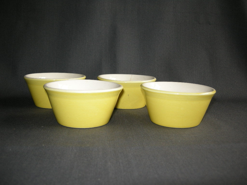 Villeroy & Boch fel geel 022. 4 souffleschaaltjes met afbeelding bodem
