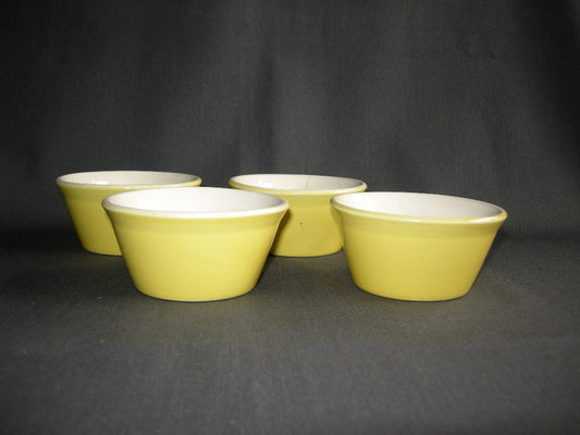 Villeroy & Boch fel geel 022. 4 souffleschaaltjes met afbeelding bodem