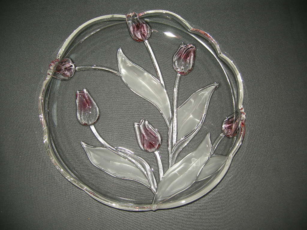 glas - kristal presenteerschalen 022. ronde schaal met reliëf van tulpen