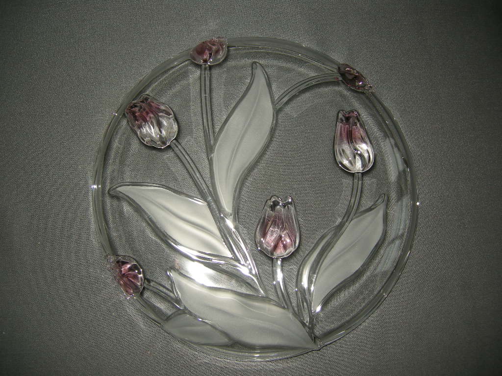 glas - kristal presenteerschalen 022. ronde schaal met reliëf van tulpen