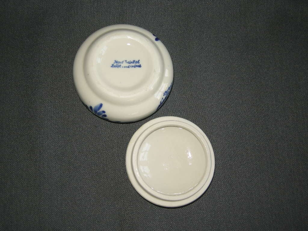Delfts blauw diverse 024. klein dekseldoosje
