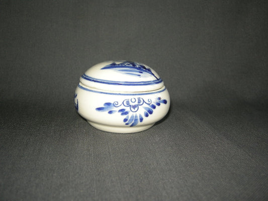 Delfts blauw diverse 024. klein dekseldoosje