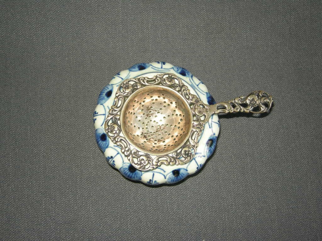 Delfts blauw diverse 025. theezeefje met uitlekbakje