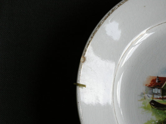 Societe Ceramique diverse 029. bord met Nederlands tafereel
