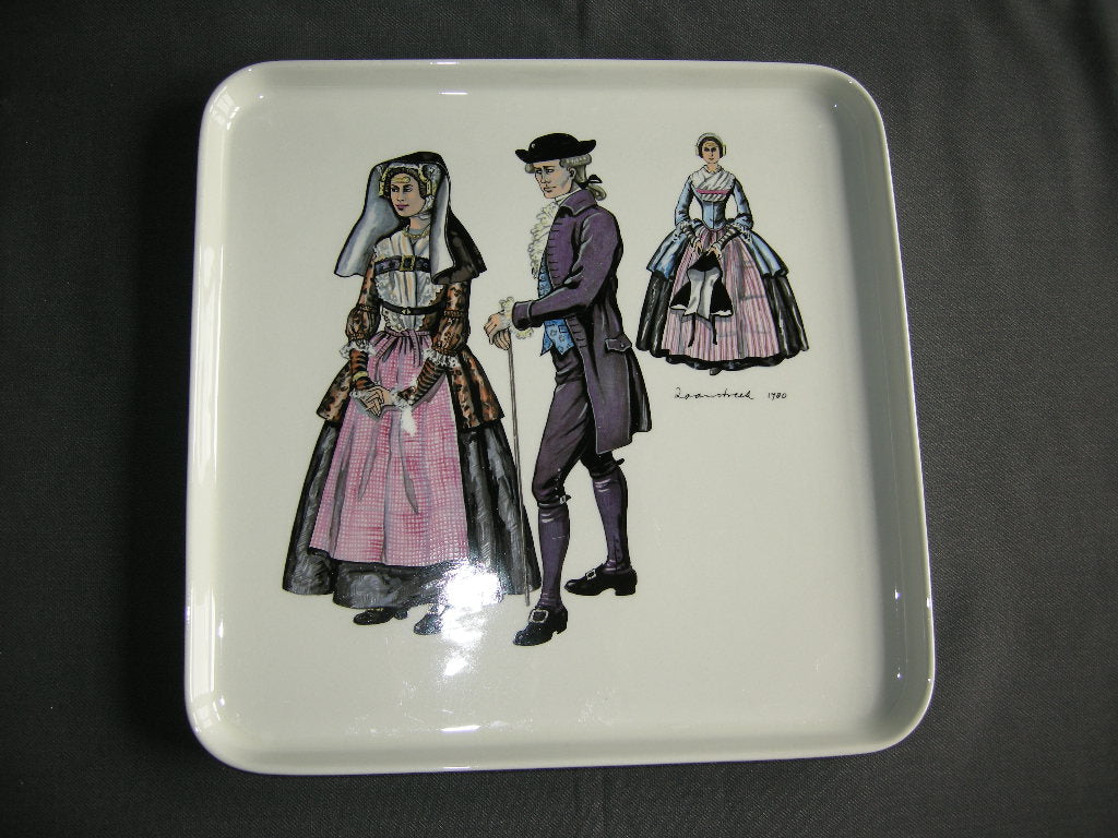 Villeroy & Boch diverse 031a. presenteerschaal klederdrachten 27,5 x 27,5 cm.