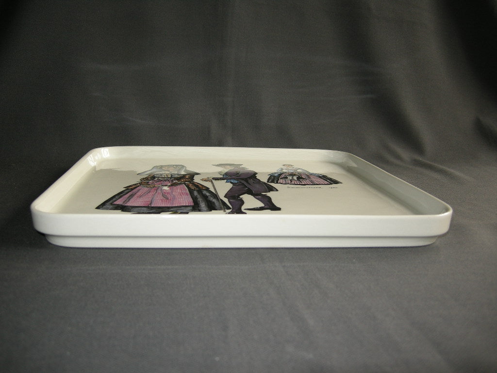 Villeroy & Boch diverse 031a. presenteerschaal klederdrachten 27,5 x 27,5 cm.
