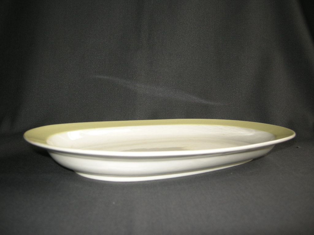 Petrus Regout / Royal Sphinx pastel geel 032. vleesschaal