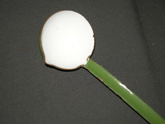 emaille resedagroen 038. sauslepel met schenktuitje