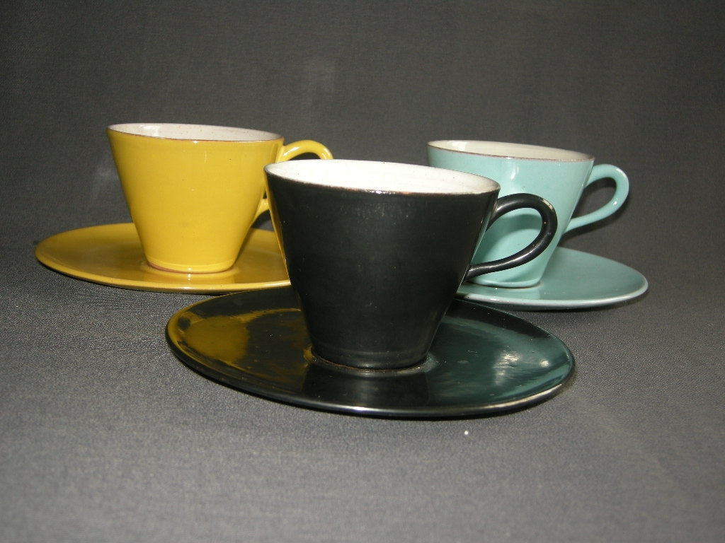 diverse serviesdelen 039. 3 kop & schotels, pottenbakker?