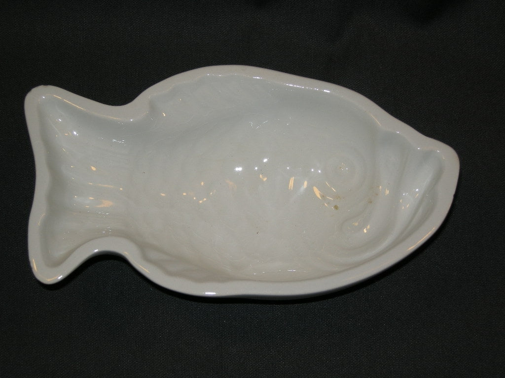 diverse puddingvormen 040. Petrus Regout vis