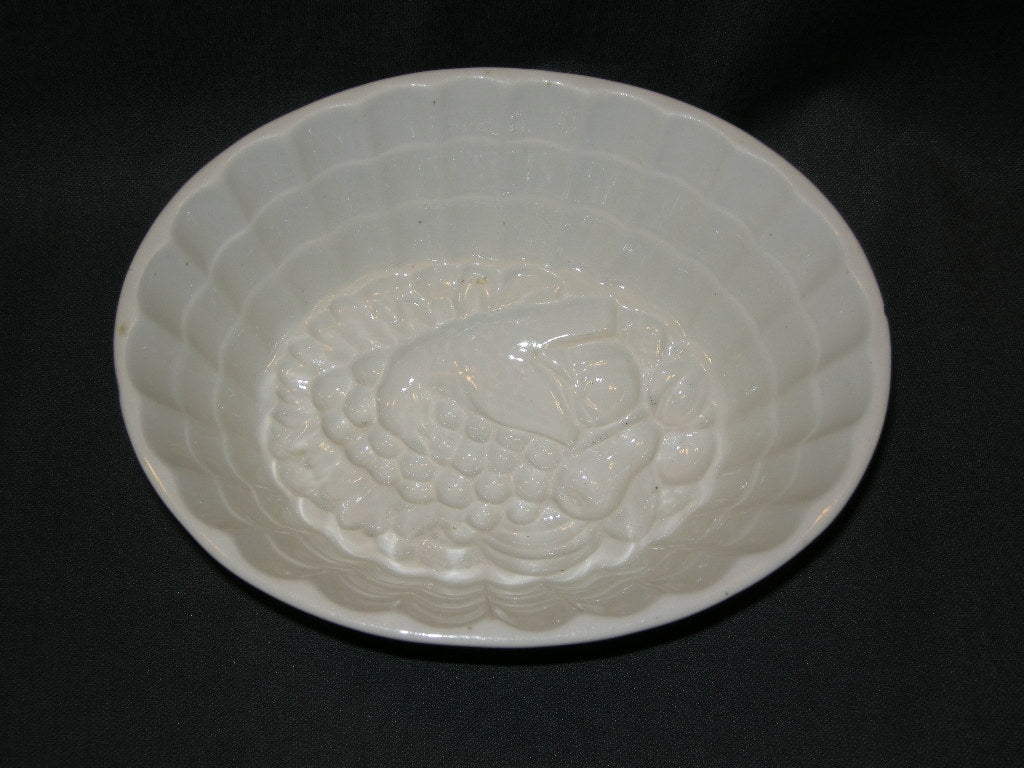 diverse puddingvormen 043. Societé Ceramique fruit 20 x 16,5 x 8,5 cm.